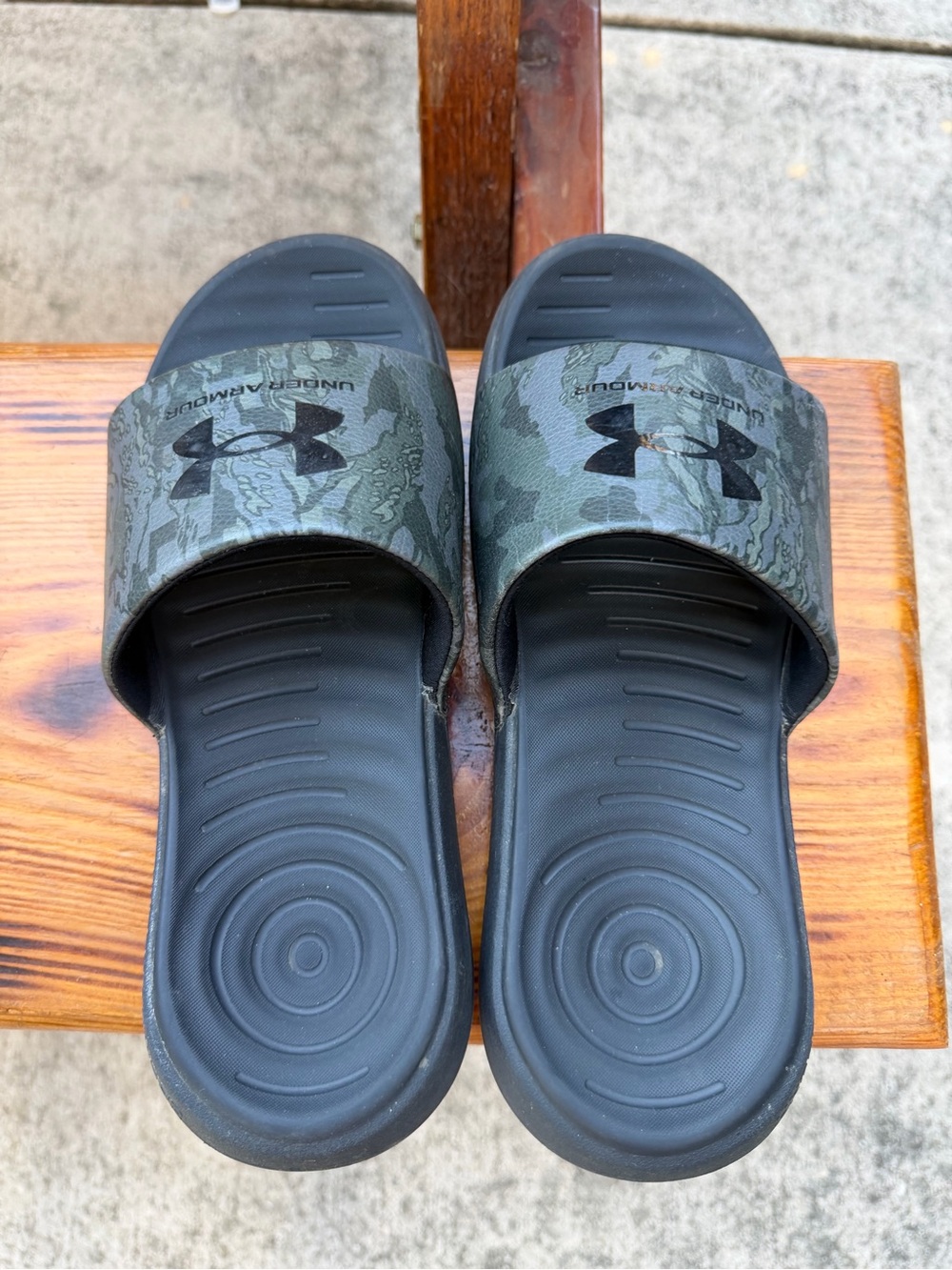 Under Armour Camouflage Slide Sandals in Black and Green size 8